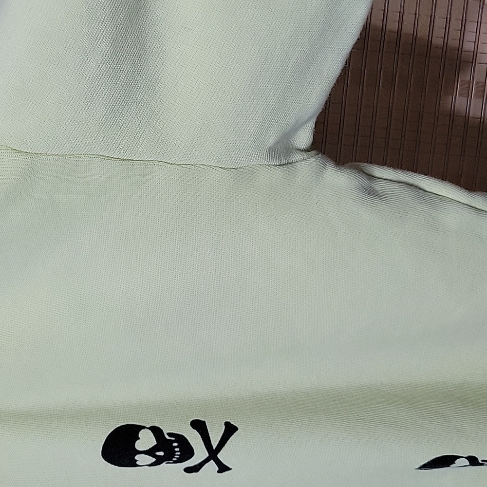 Wildfox Skull & Cross Bones Sweatshirt - Oversized Women's Medium - made in USA - Picture 7 of 16
